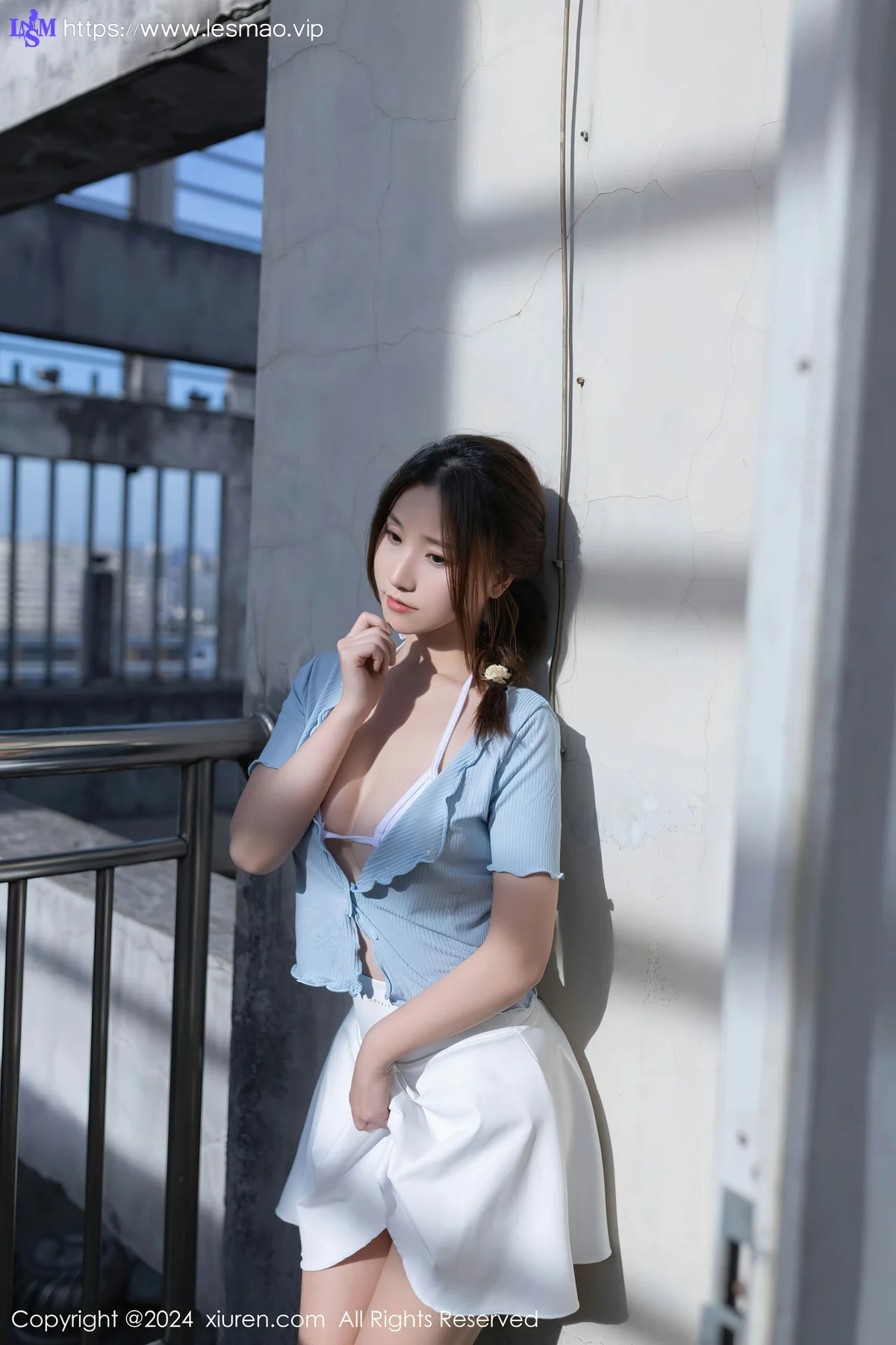 XiuRen 秀人 No.8369 杏子Yada 白色短裙性感写真 - 28