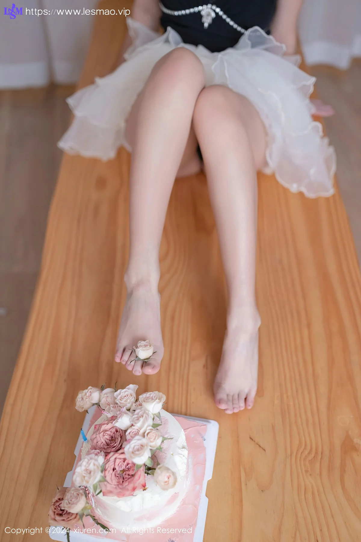 XiuRen 秀人 No.8398 杏子Yada 生日场景拍摄性感写真1 - 25