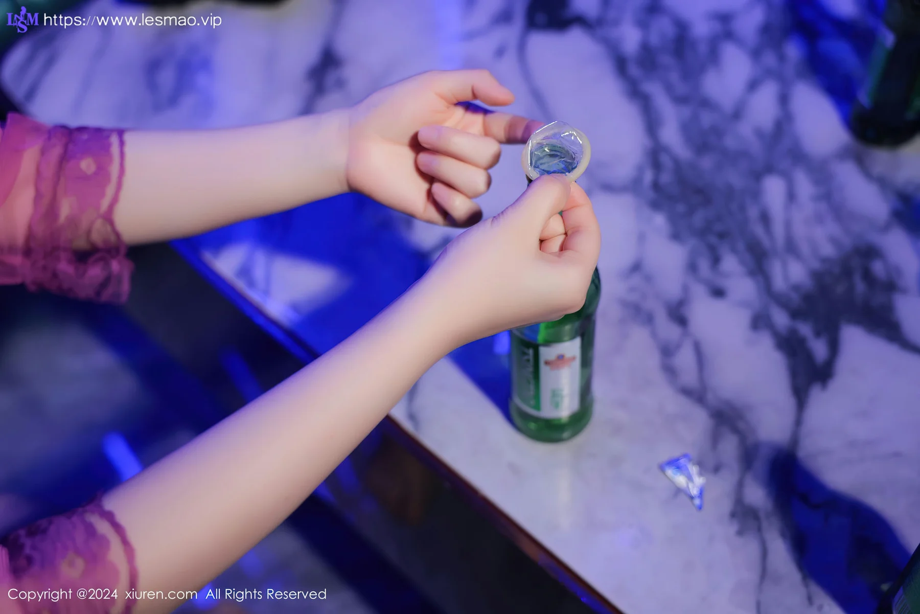 XiuRen 秀人 No.8402 豆瓣酱 KTV场景拍摄性感写真111 - 68