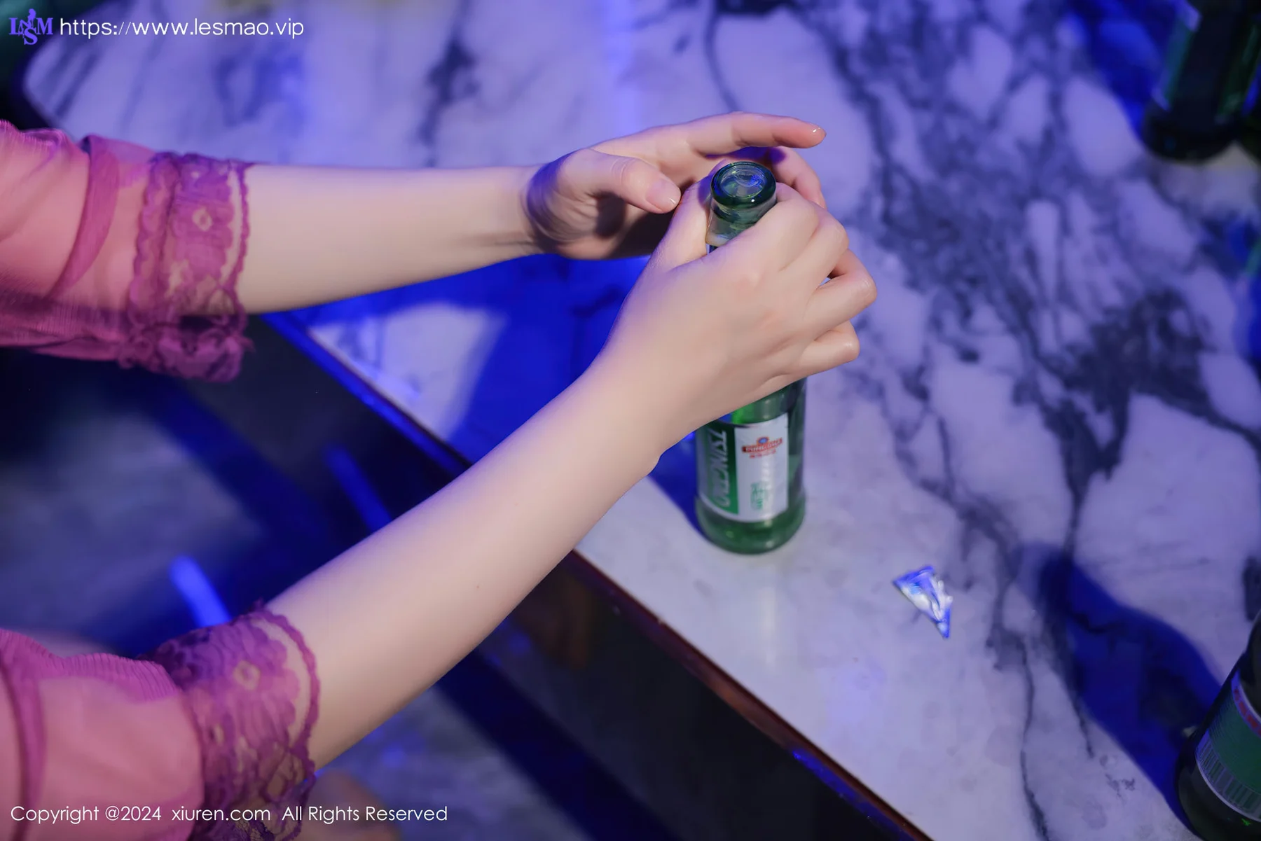 XiuRen 秀人 No.8402 豆瓣酱 KTV场景拍摄性感写真111 - 69