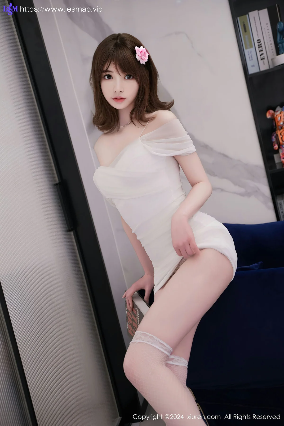 XiuRen 秀人 No.8407 梦灵儿Mini 白色露肩连衣短裙性感写真3 - 12