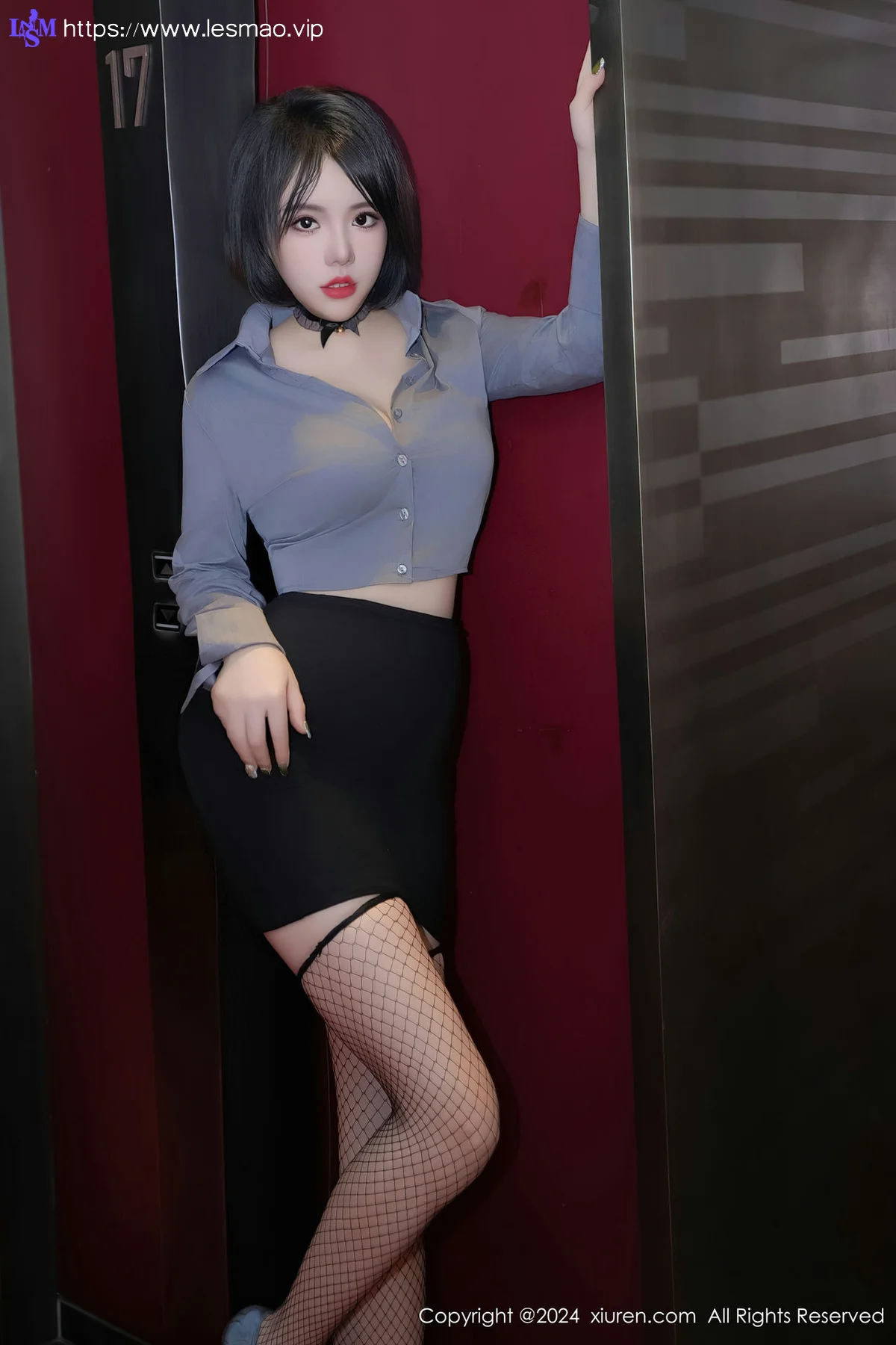 XiuRen 秀人 No.8435 陆萱雅 短发灰色制服性感写真 - 12