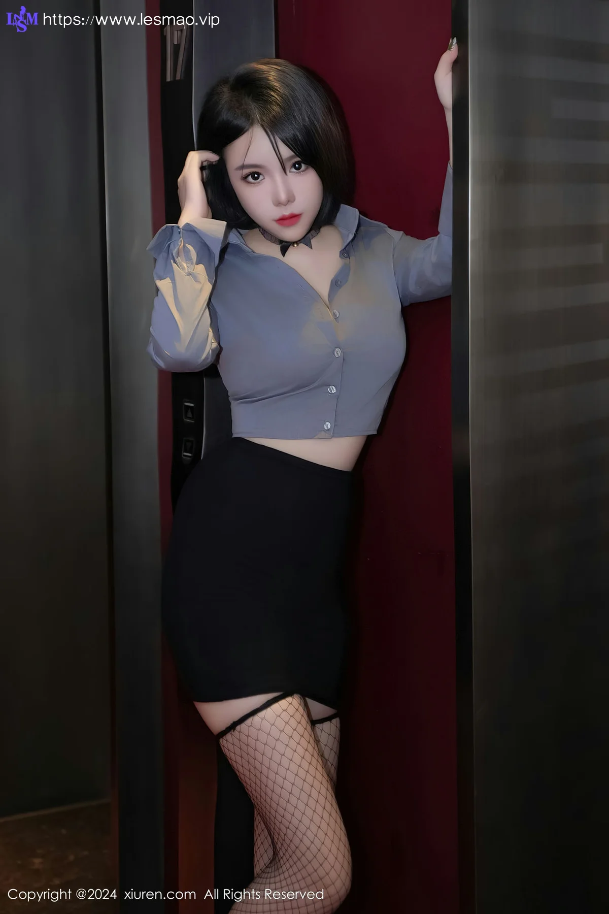 XiuRen 秀人 No.8435 陆萱雅 短发灰色制服性感写真 - 13