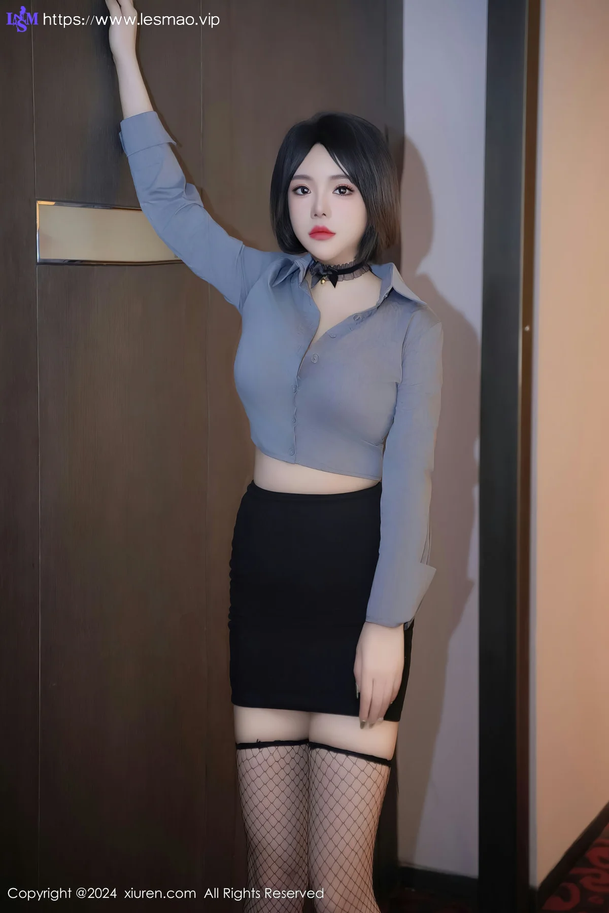 XiuRen 秀人 No.8435 陆萱雅 短发灰色制服性感写真 - 15