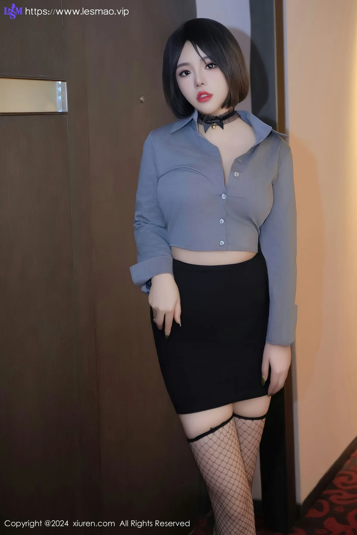 XiuRen 秀人 No.8435 陆萱雅 短发灰色制服性感写真 - 17