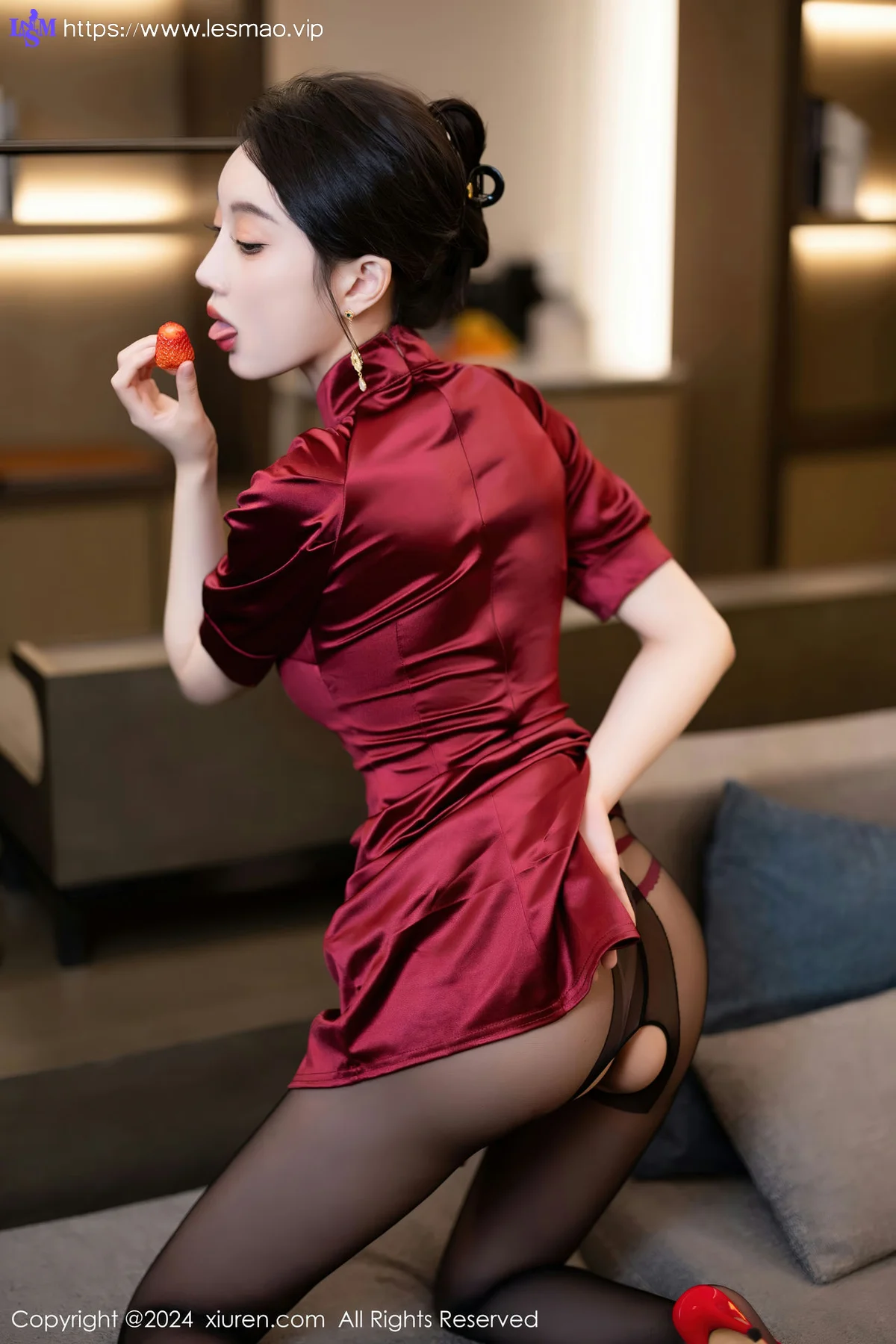 XiuRen 秀人 No.8479 玥儿玥 红色旗袍哈尔滨旅拍 - 29