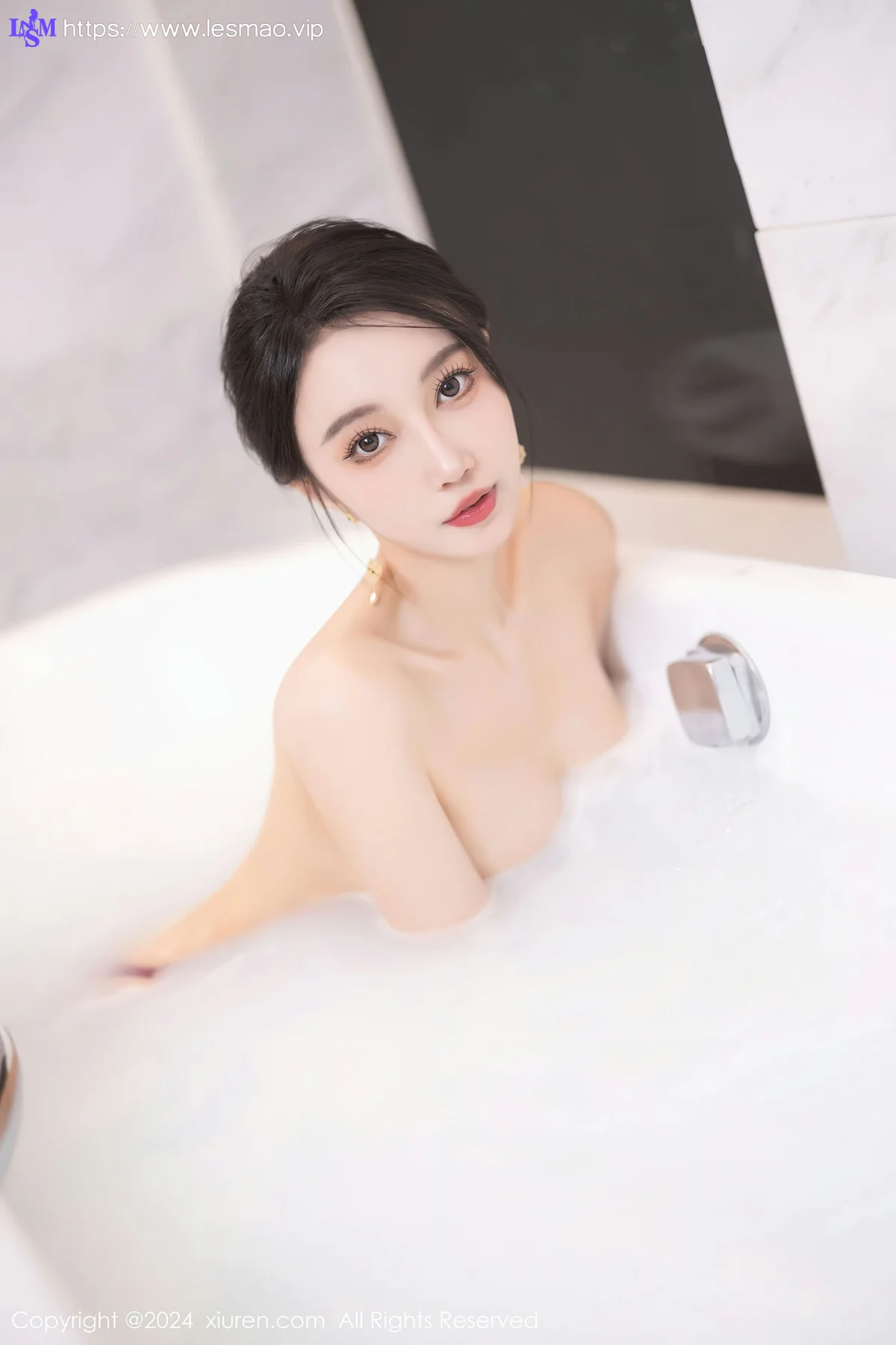 XiuRen 秀人 No.8479 玥儿玥 红色旗袍哈尔滨旅拍 - 45
