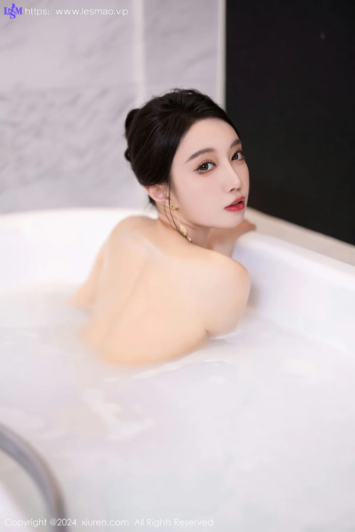 XiuRen 秀人 No.8479 玥儿玥 红色旗袍哈尔滨旅拍 - 49