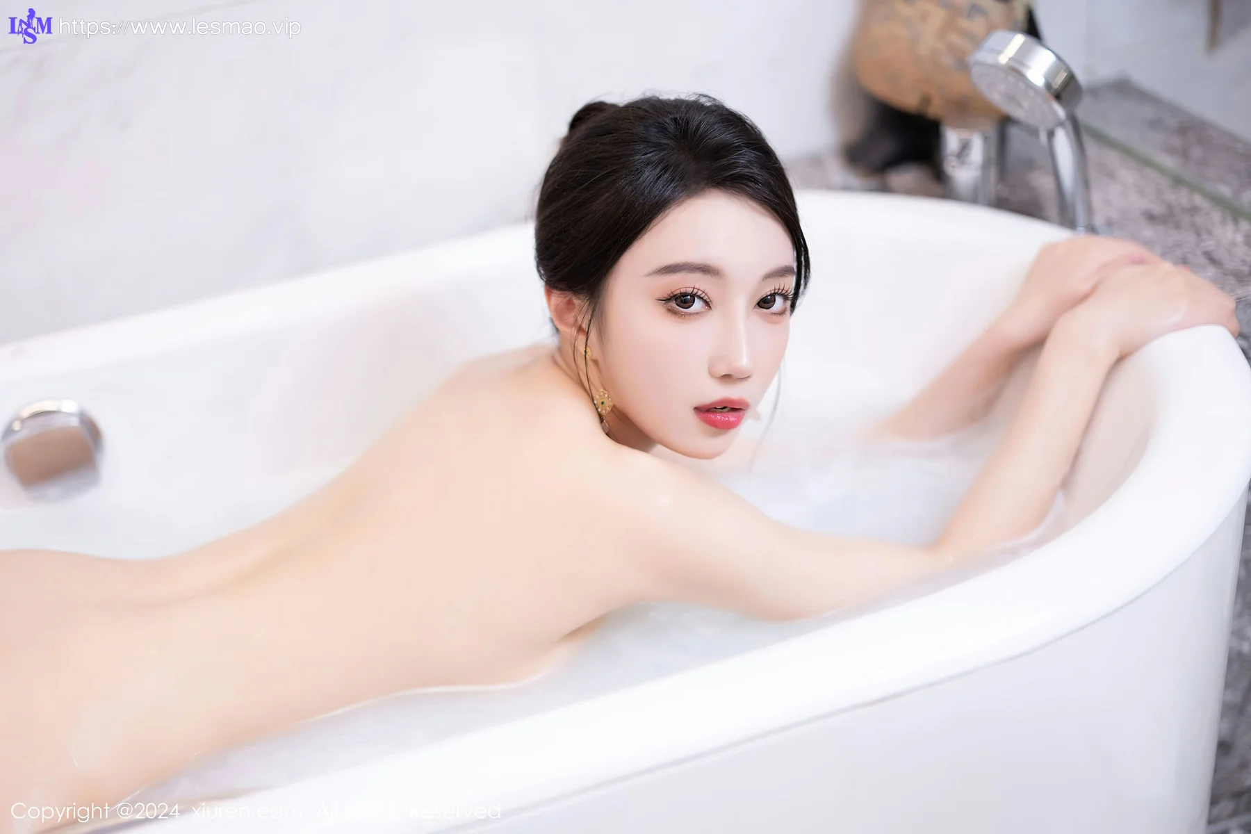 XiuRen 秀人 No.8479 玥儿玥 红色旗袍哈尔滨旅拍 - 54