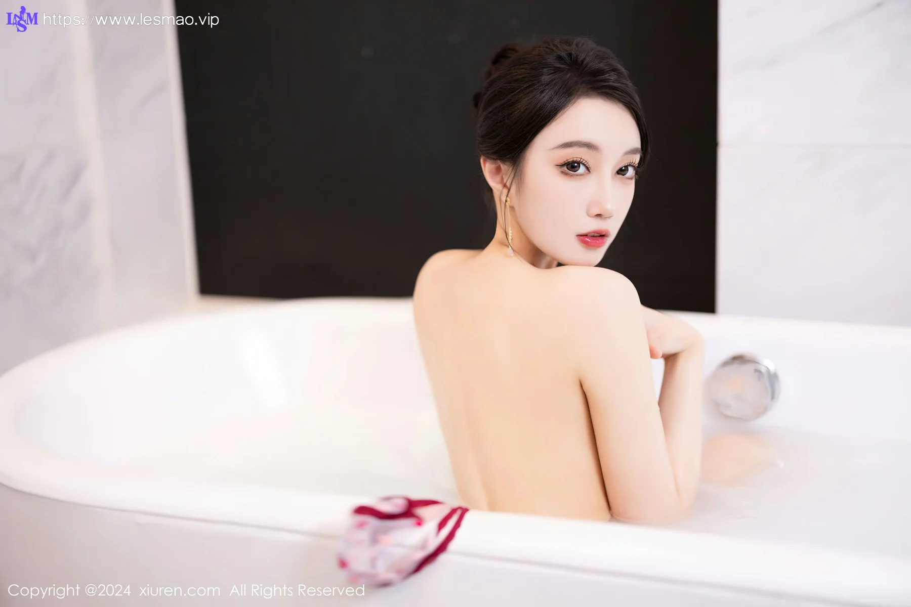 XiuRen 秀人 No.8479 玥儿玥 红色旗袍哈尔滨旅拍 - 60