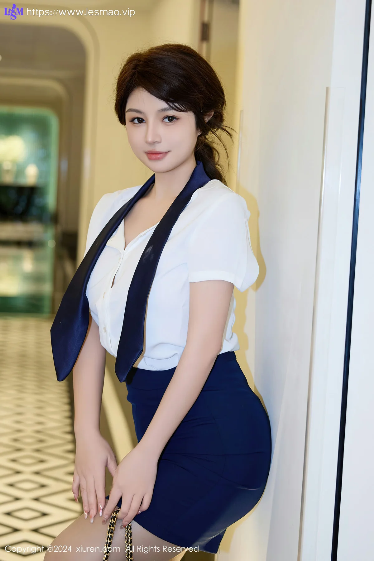 XiuRen 秀人 No.8494 江露露 大堂经理性感写真ol - 12