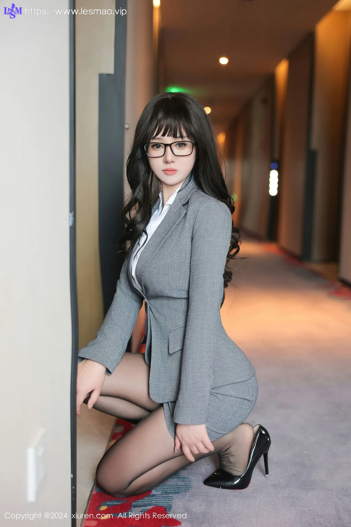 XiuRen 秀人 No.8496 金小依 灰色职业装性感写真11 - 7
