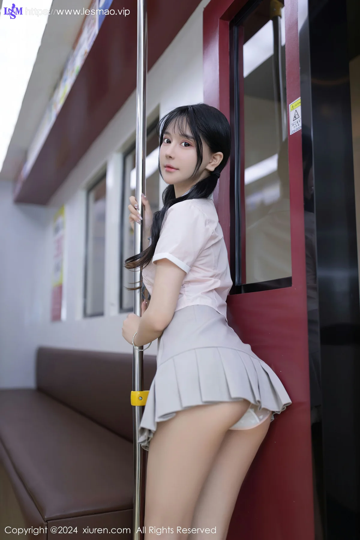 XiuRen 秀人 No.8515 幼幼 浅色学妹制服性感写真11 - 14