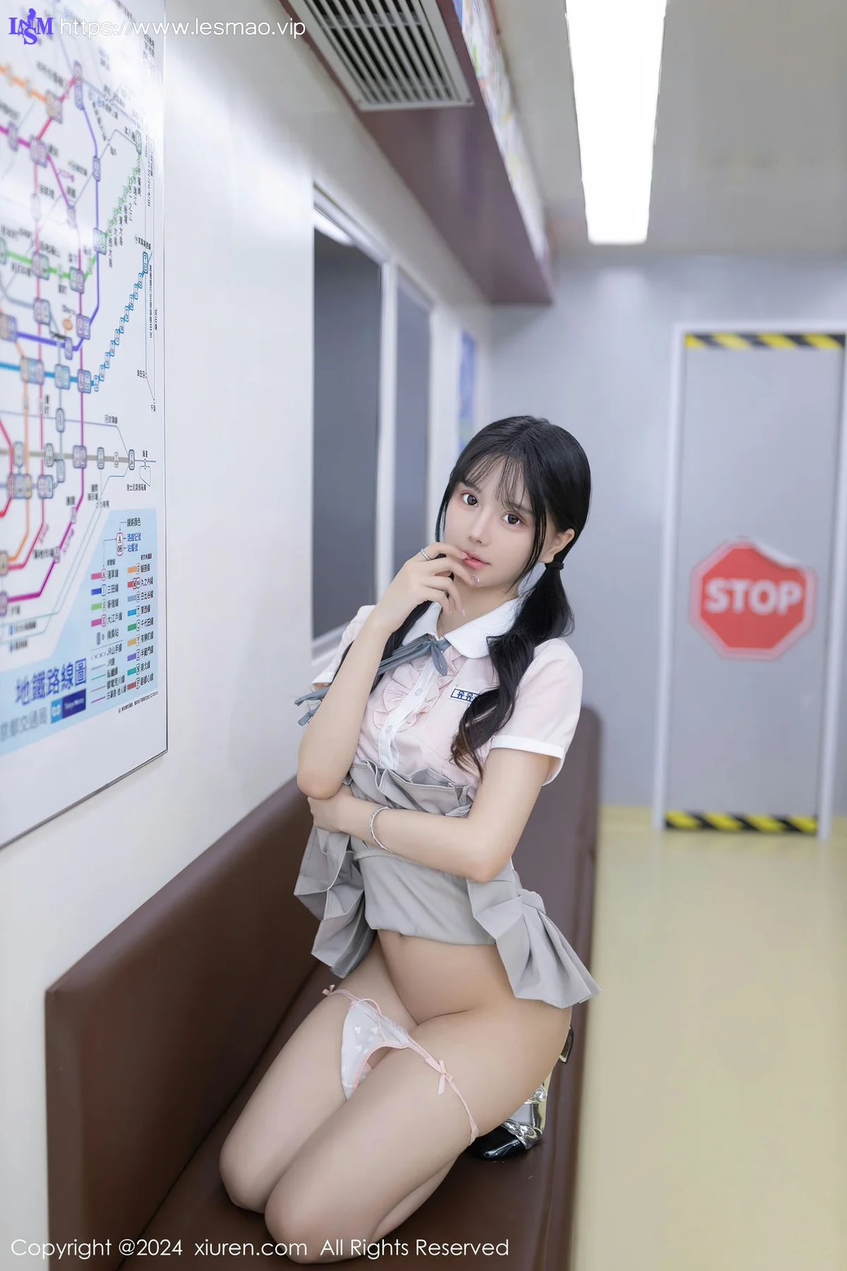 XiuRen 秀人 No.8515 幼幼 浅色学妹制服性感写真11 - 23