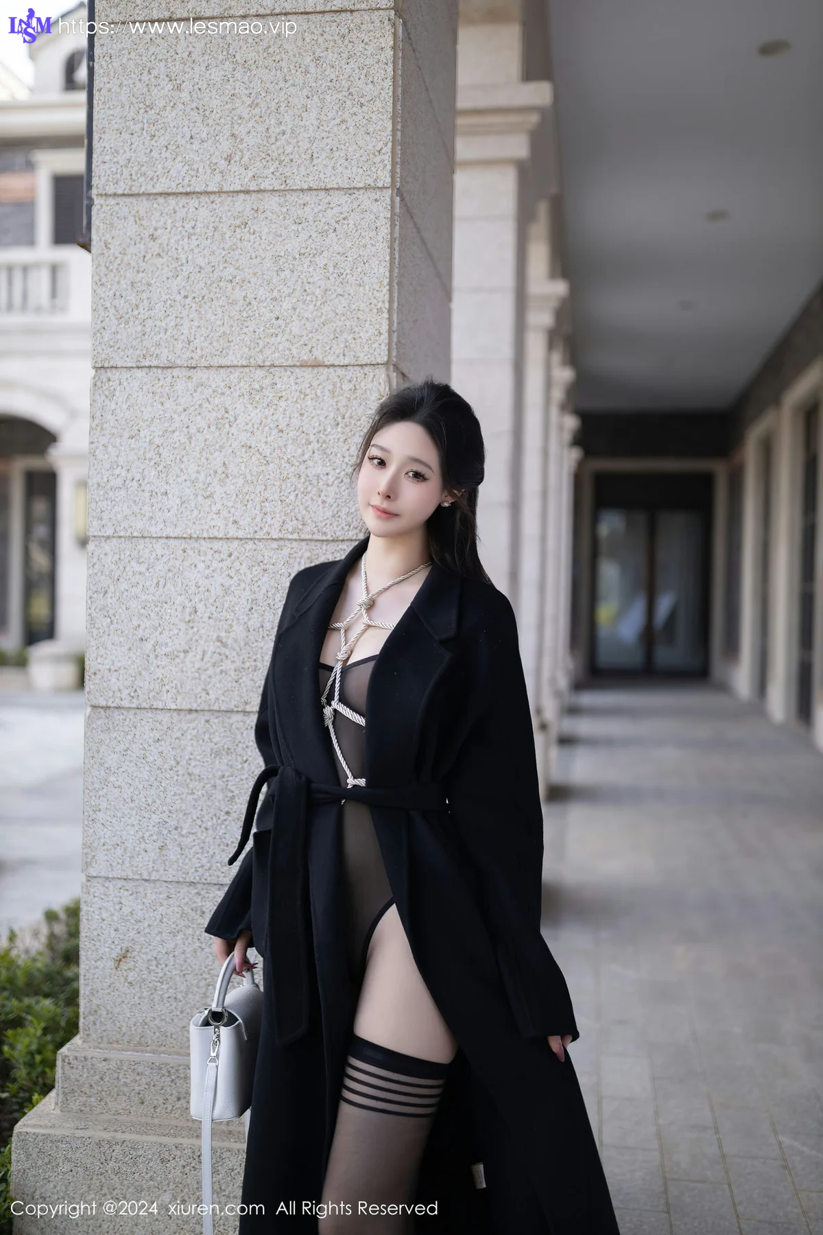 XiuRen 秀人 No.8552 小逗逗 黑色风衣性感写真1 - 2
