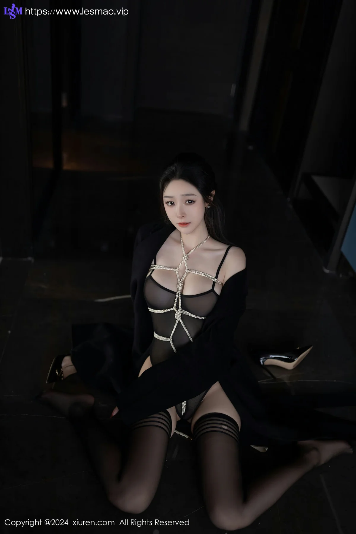 XiuRen 秀人 No.8552 小逗逗 黑色风衣性感写真1 - 17