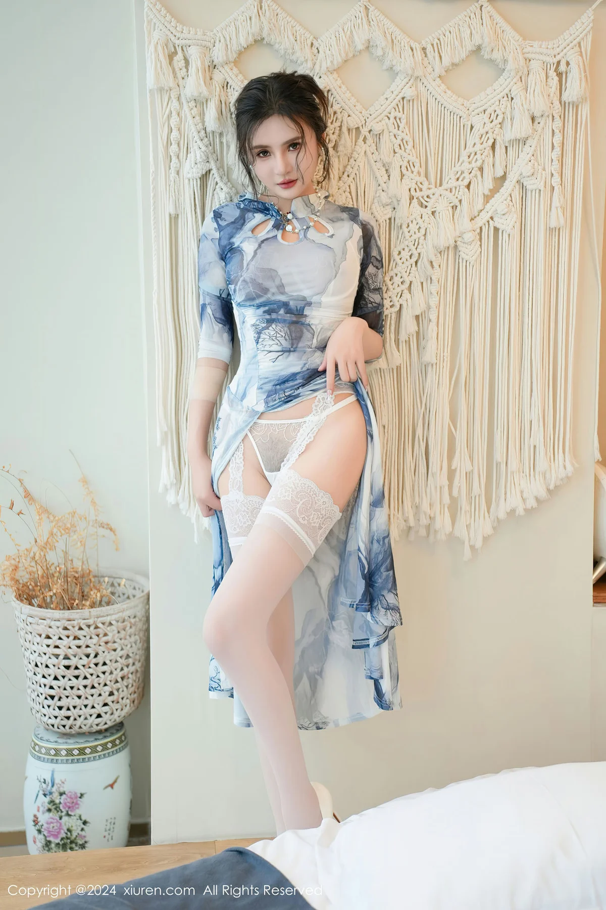 XiuRen 秀人 No.8587 Emily尹菲 浅色旗袍性感写真3 - 36