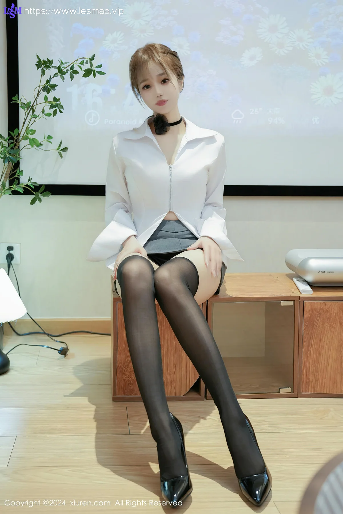 XiuRen 秀人 No.8609 甜白酱 首套写真灰色短裙 - 15