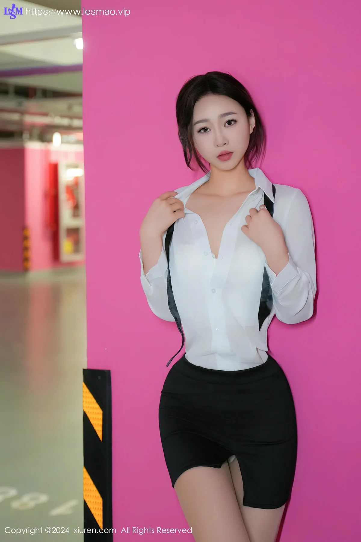 XiuRen 秀人 No.8613 软糖爱喝奶 车内场景拍摄性感写真22 - 12