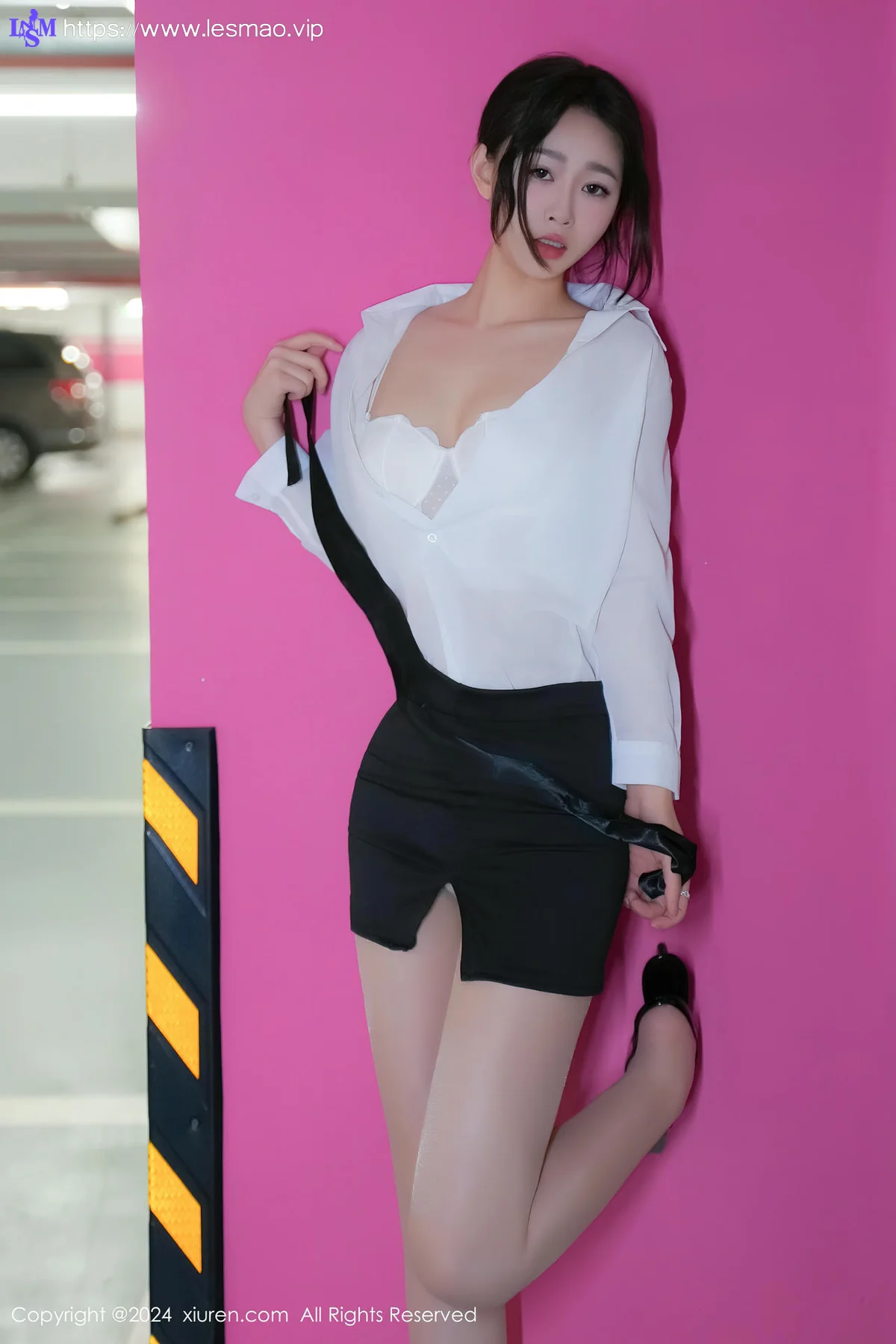 XiuRen 秀人 No.8613 软糖爱喝奶 车内场景拍摄性感写真22 - 15