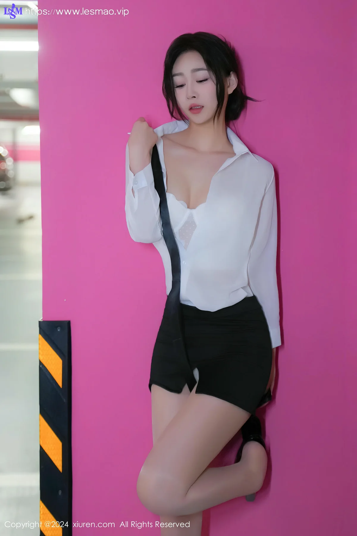 XiuRen 秀人 No.8613 软糖爱喝奶 车内场景拍摄性感写真22 - 16