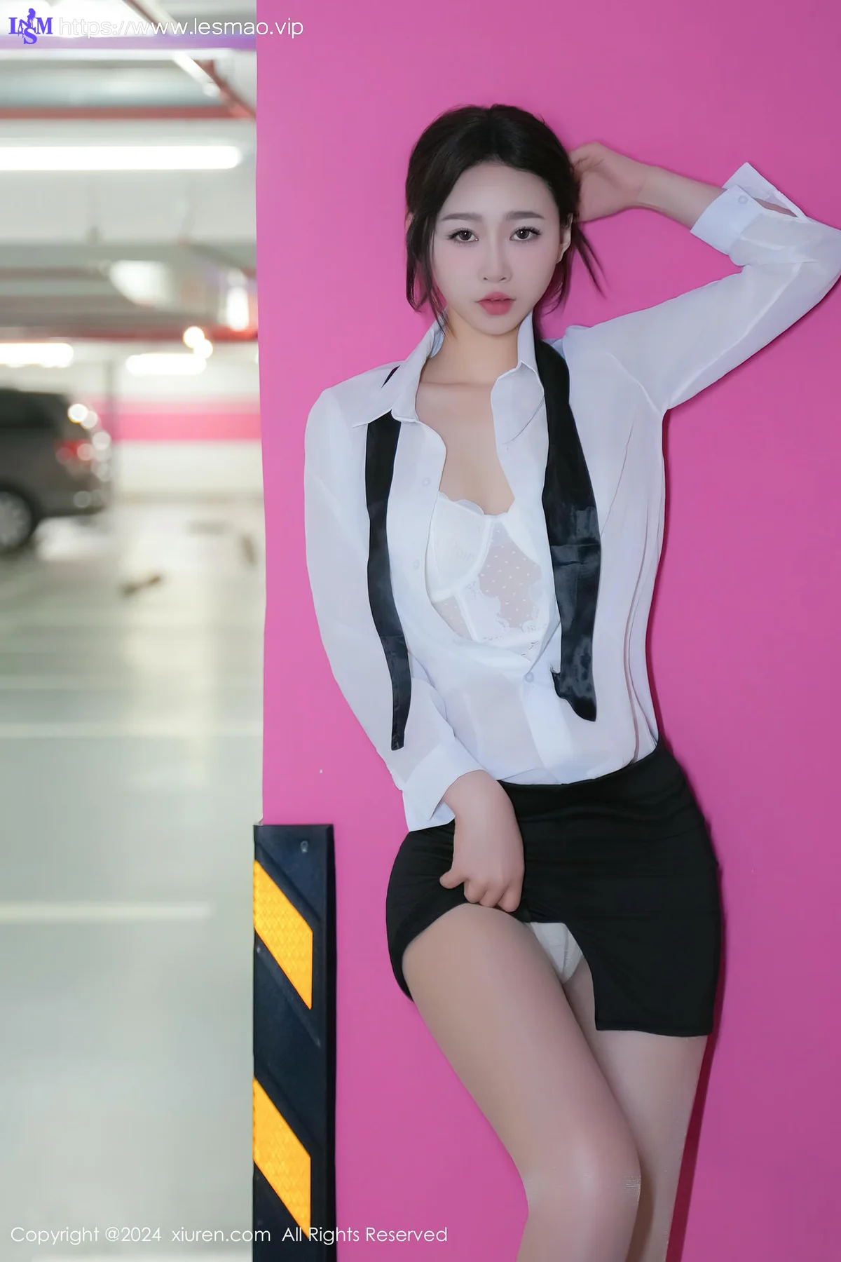 XiuRen 秀人 No.8613 软糖爱喝奶 车内场景拍摄性感写真22 - 17