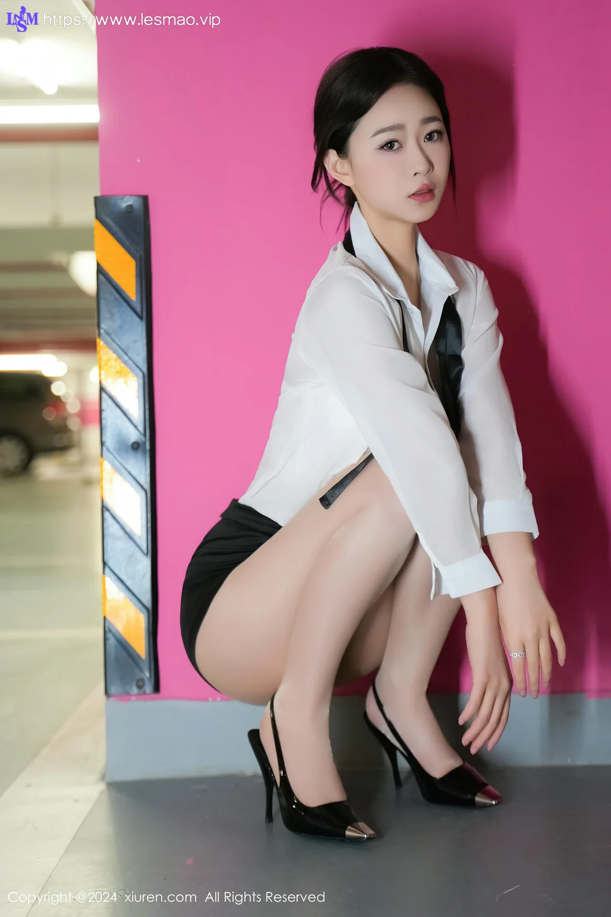 XiuRen 秀人 No.8613 软糖爱喝奶 车内场景拍摄性感写真22 - 19
