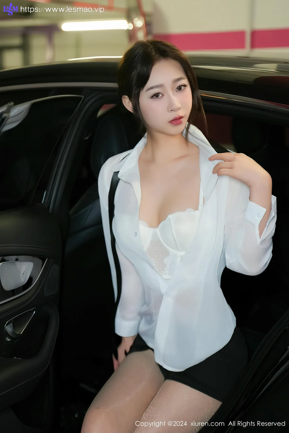 XiuRen 秀人 No.8613 软糖爱喝奶 车内场景拍摄性感写真22 - 24