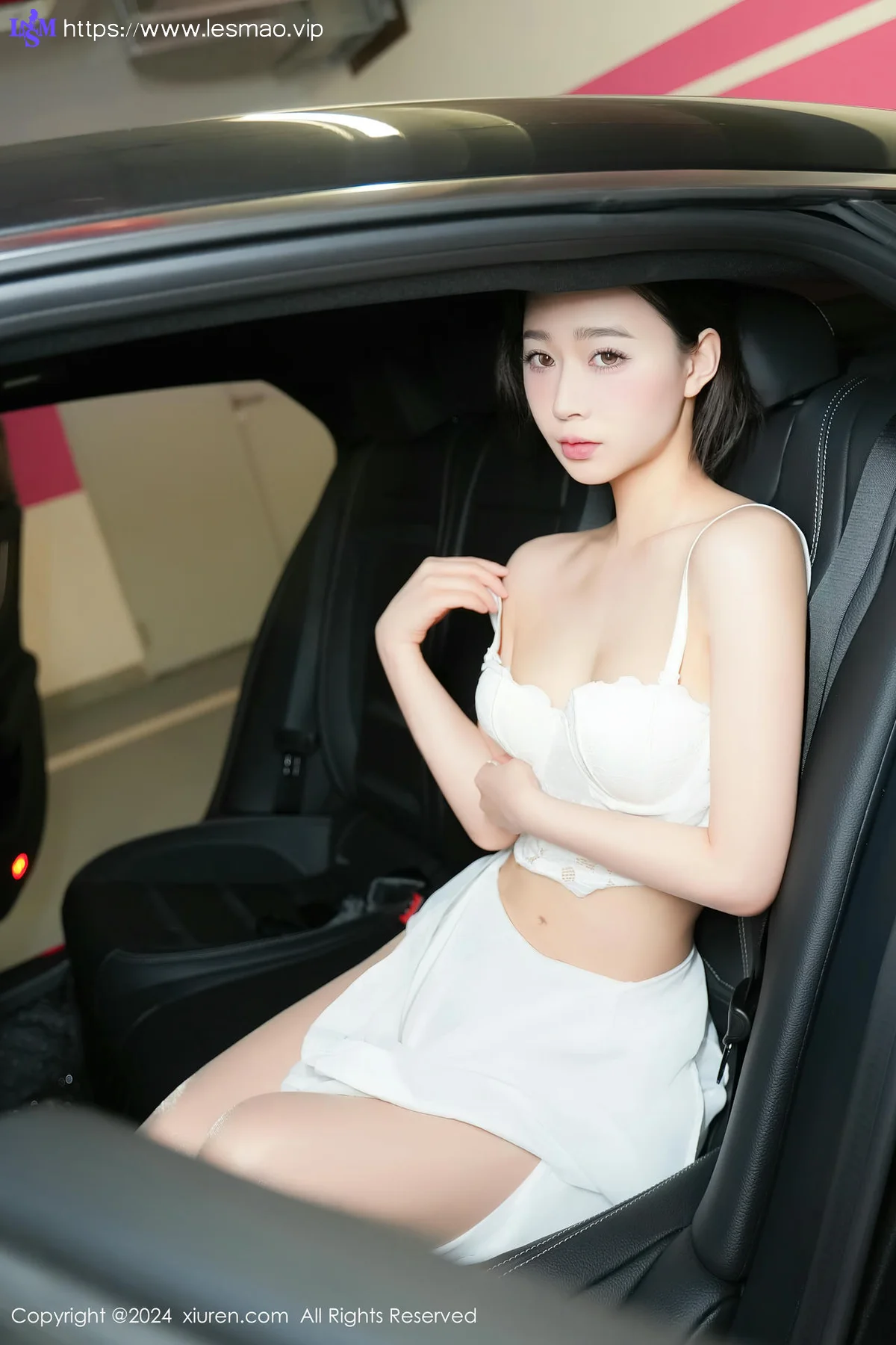 XiuRen 秀人 No.8613 软糖爱喝奶 车内场景拍摄性感写真22 - 55