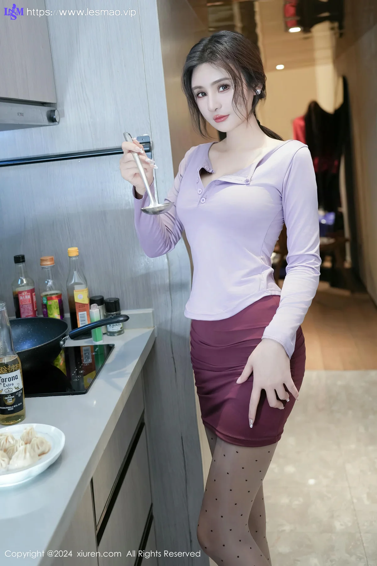 XiuRen 秀人 No.8622 Emily尹菲 厨房场景拍摄性感写真 - 11