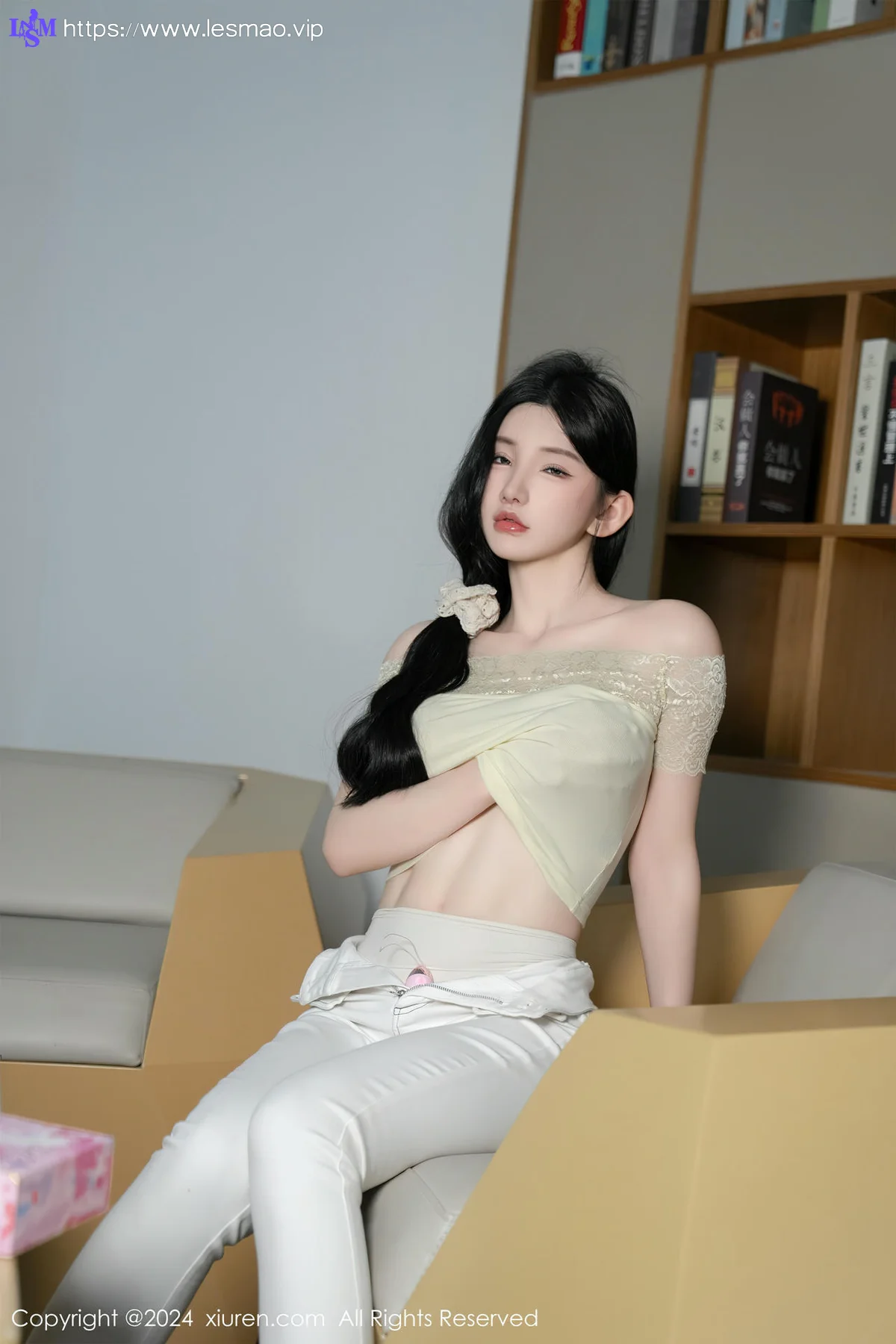 XiuRen 秀人 No.8633 周于希Sally 主题《图书馆隐秘的角落》长白山旅拍33 - 39