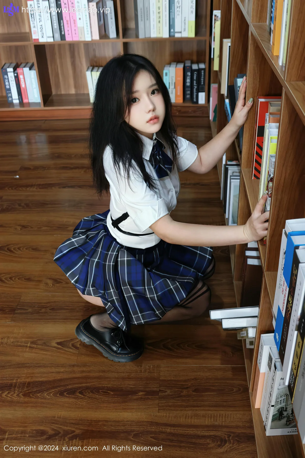 XiuRen 秀人 No.8637 小薯条nienie 图书馆场景拍摄性感写真 - 12