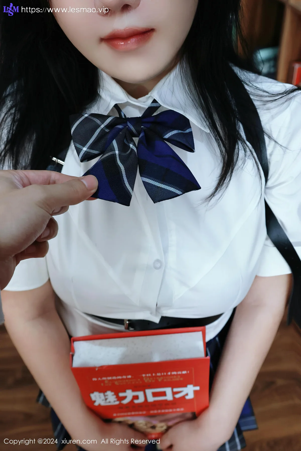 XiuRen 秀人 No.8637 小薯条nienie 图书馆场景拍摄性感写真 - 15