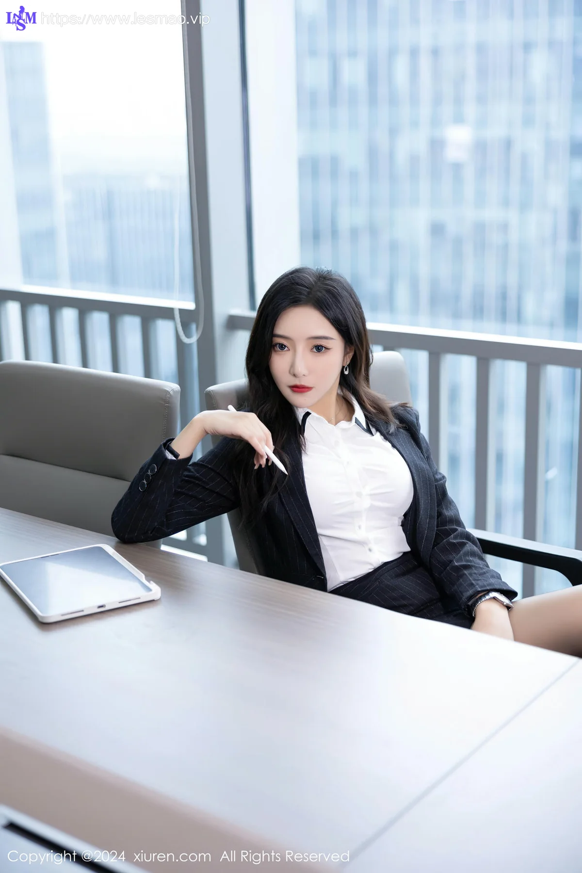 XiuRen 秀人 No.8656 王馨瑶yanni 深色OL制服性感写真22 - 22