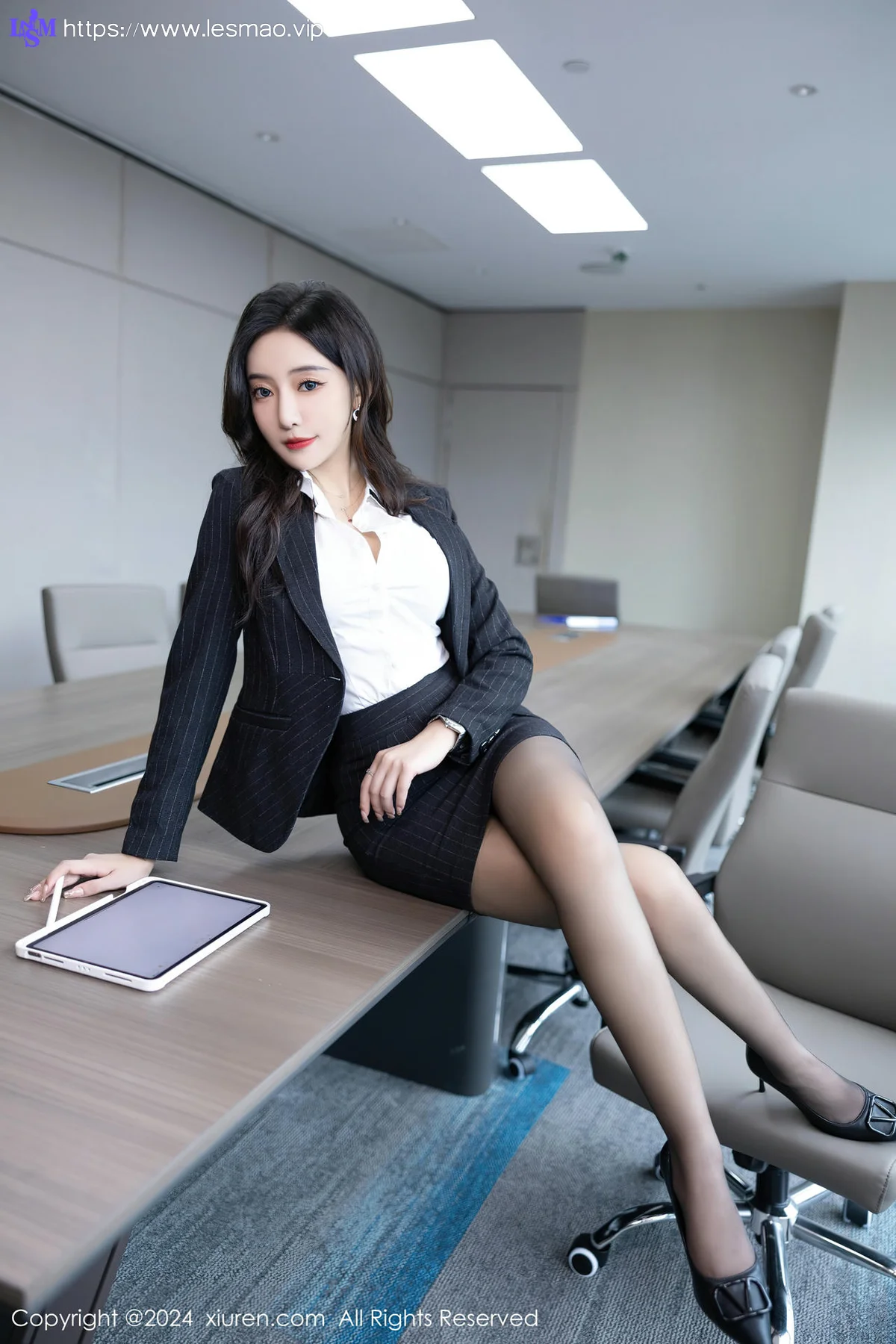 XiuRen 秀人 No.8656 王馨瑶yanni 深色OL制服性感写真22 - 29