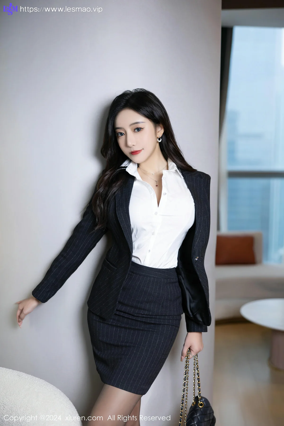 XiuRen 秀人 No.8656 王馨瑶yanni 深色OL制服性感写真22 - 33