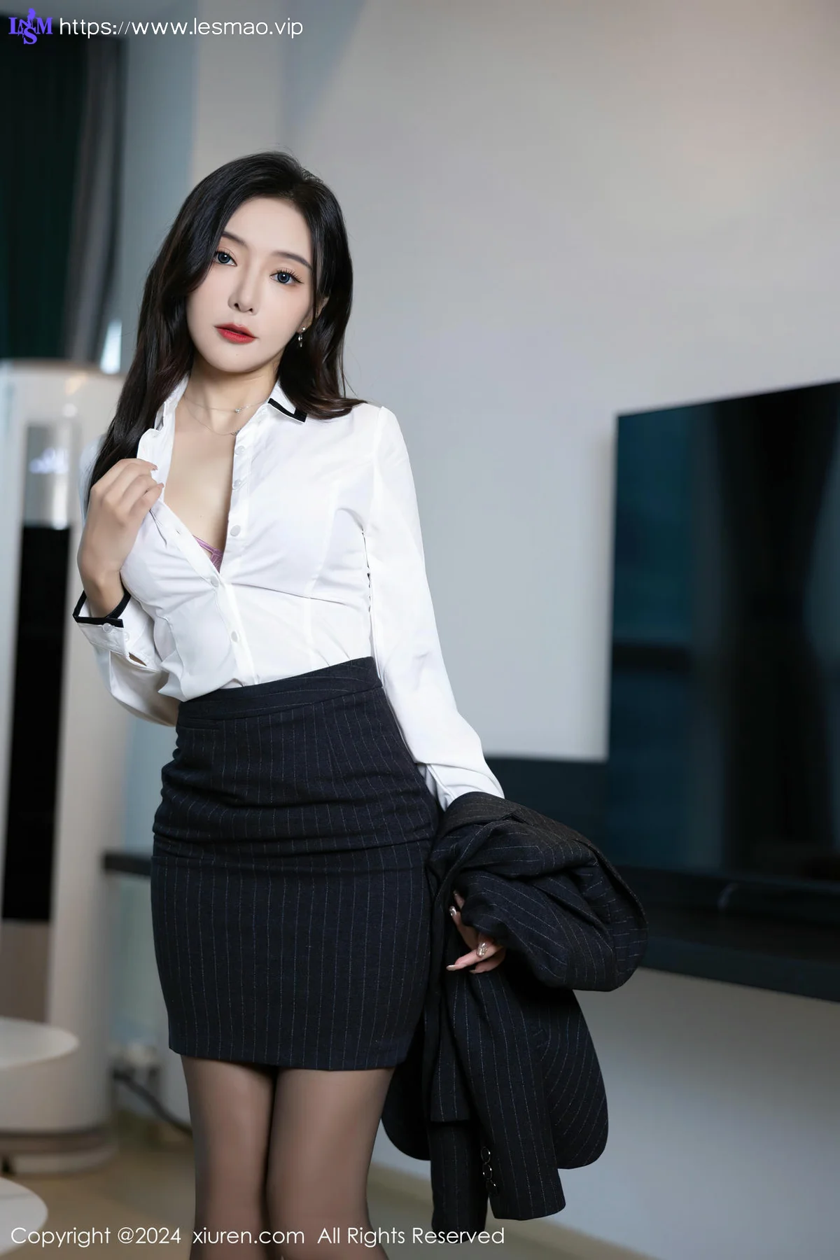 XiuRen 秀人 No.8656 王馨瑶yanni 深色OL制服性感写真22 - 42
