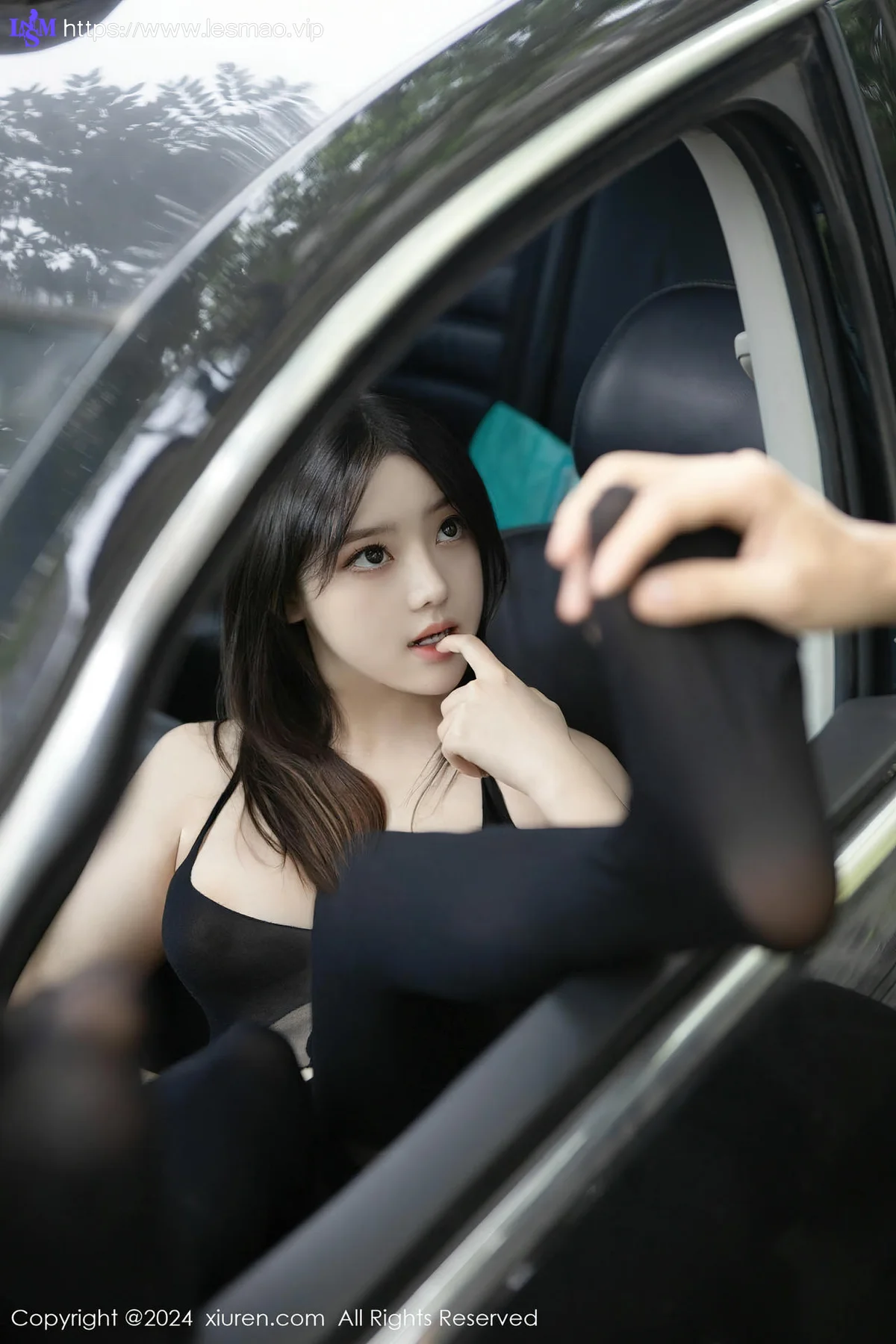 XiuRen 秀人 No.8708 豆瓣酱 车内场景互动拍摄性感写真2 - 49