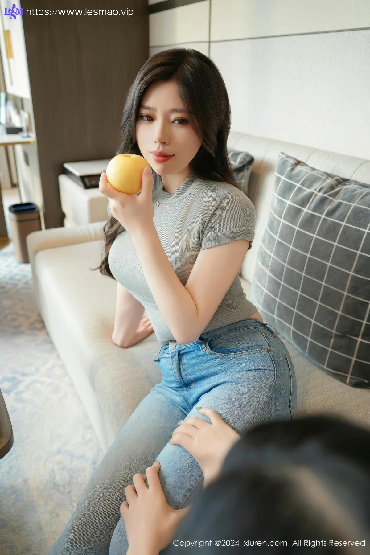 XiuRen 秀人 No.8711 白茹雪 灰色丝袜性感写真1 - 15