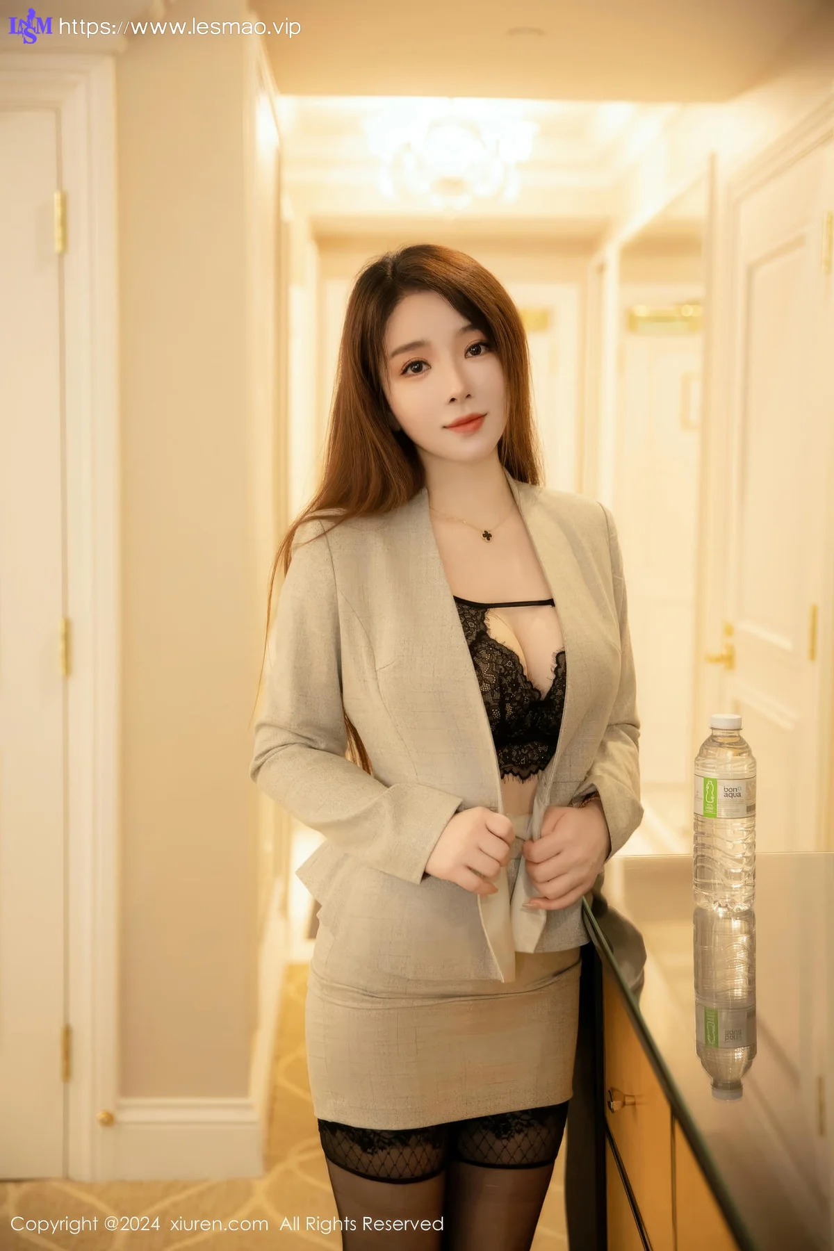 XiuRen 秀人 No.8716 雨儿酱eve 灰色OL性感写真2 - 11