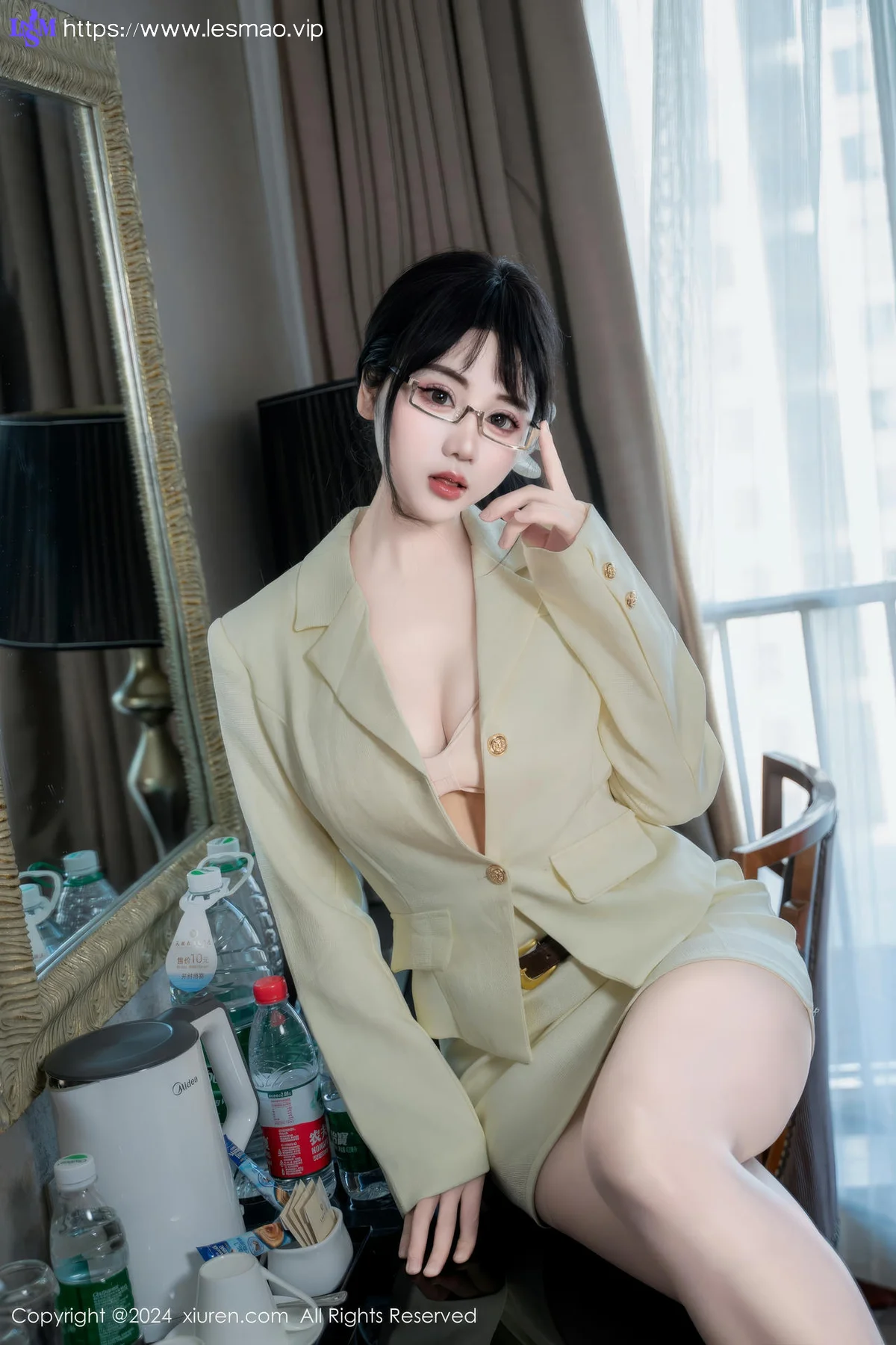 XiuRen 秀人 No.8717 汐汐爱吃草莓 职业装内部Sm套装性感写真 - 12