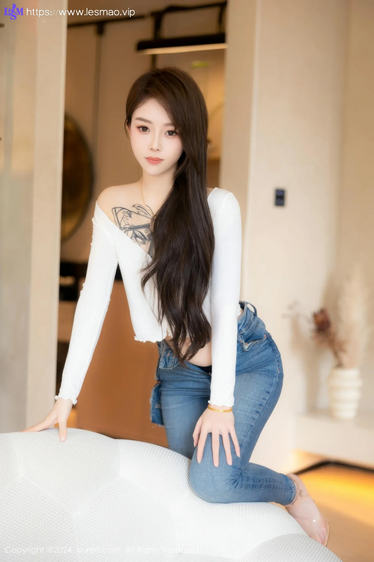 XiuRen 秀人 No.8740 奶瓶. 蓝色牛仔裤性感写真3 - 25