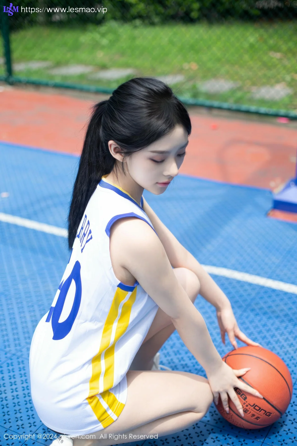 XiuRen 秀人 No.8744 豆瓣酱 蓝球场景互动拍摄性感写真111 - 12