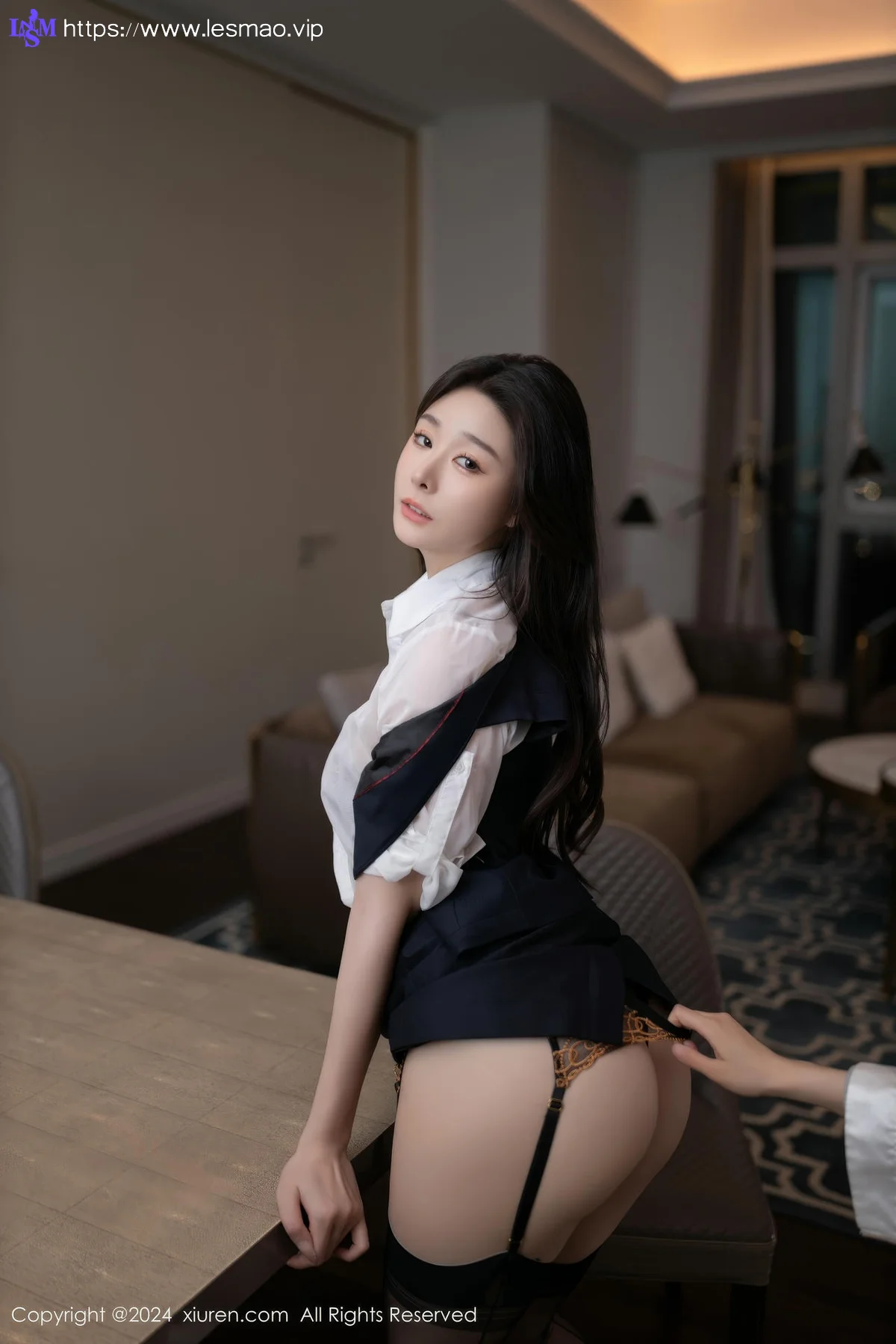 XiuRen 秀人 No.8808 小逗逗 白色OL服饰迪拜写真1 - 13
