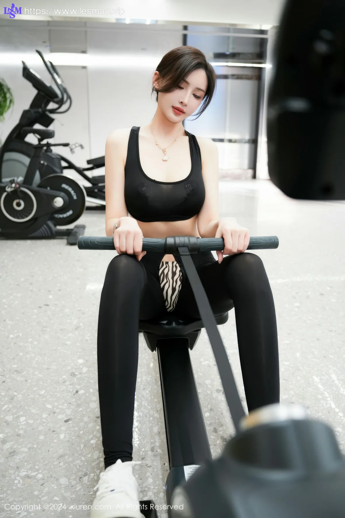 XiuRen 秀人 No.8810 Carol周妍希X 黑色运动套装新疆心愿旅拍 - 22