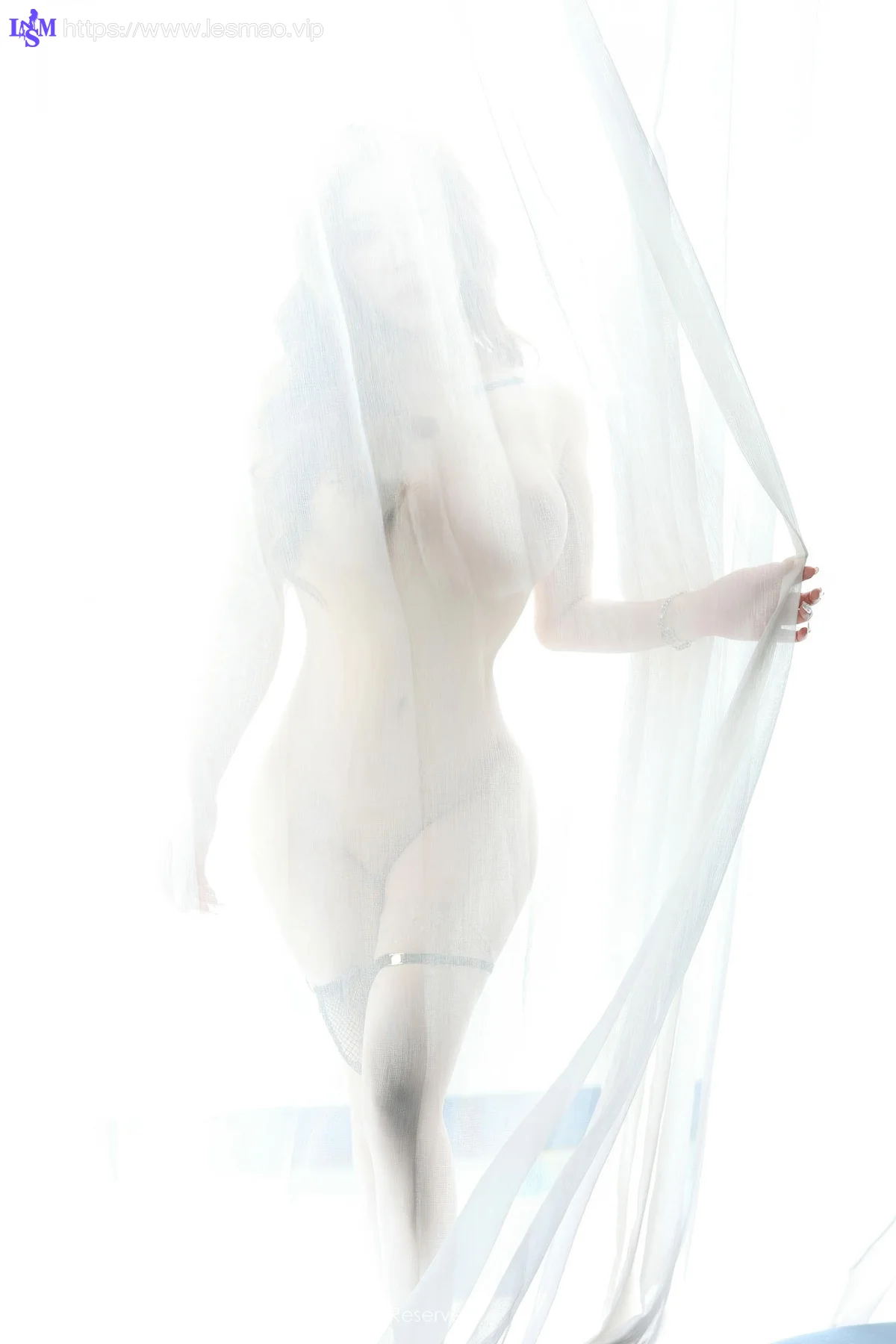XiuRen 秀人 No.8813 小海臀Rena 浅色连衣短裙性感写真 - 54