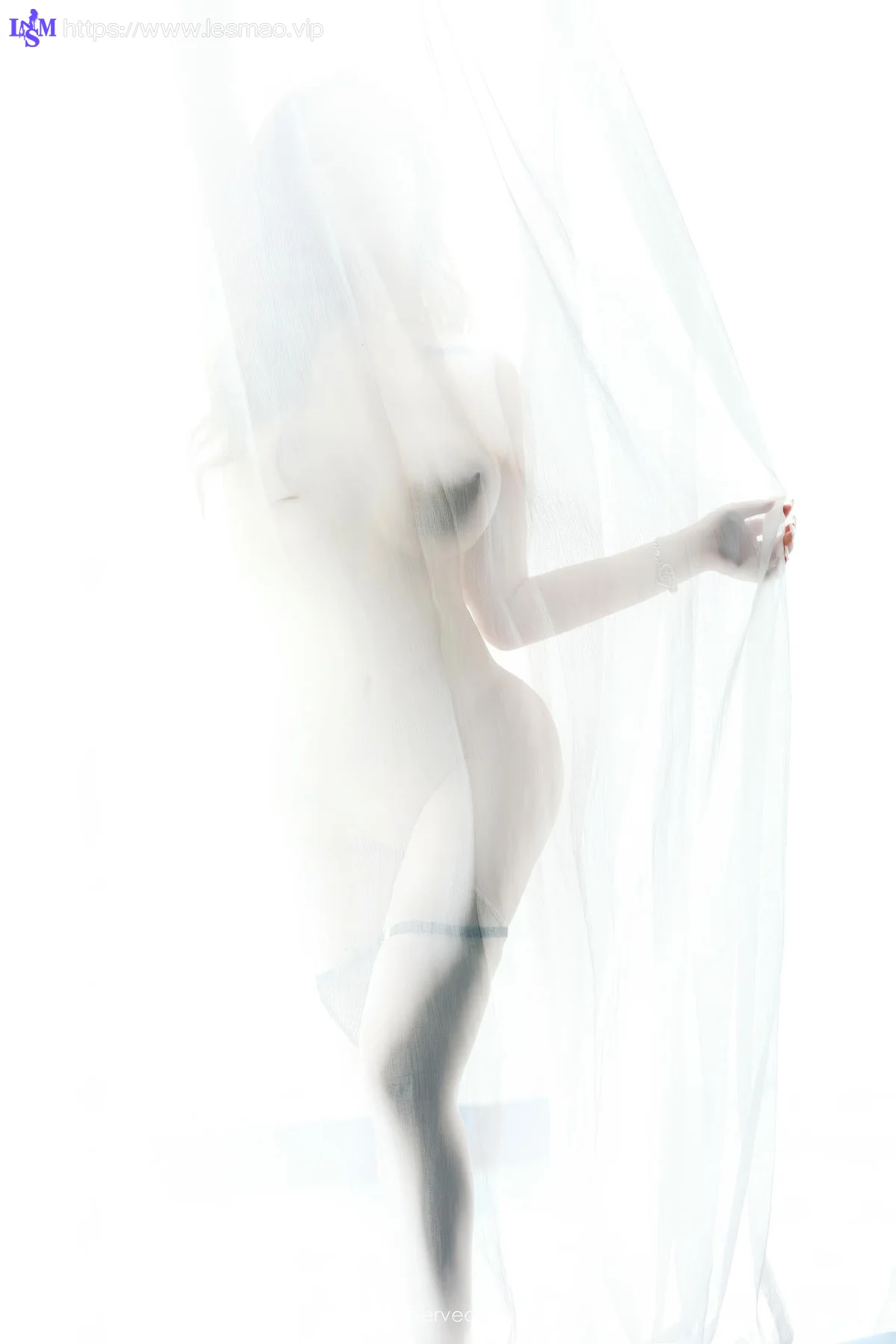 XiuRen 秀人 No.8813 小海臀Rena 浅色连衣短裙性感写真 - 57