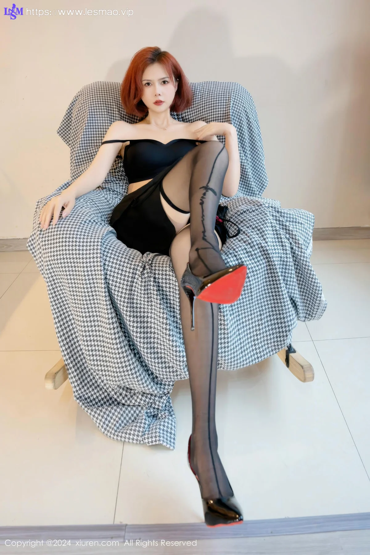 XiuRen 秀人 No.8827 白芷yy 黑色吊带性感写真 - 26