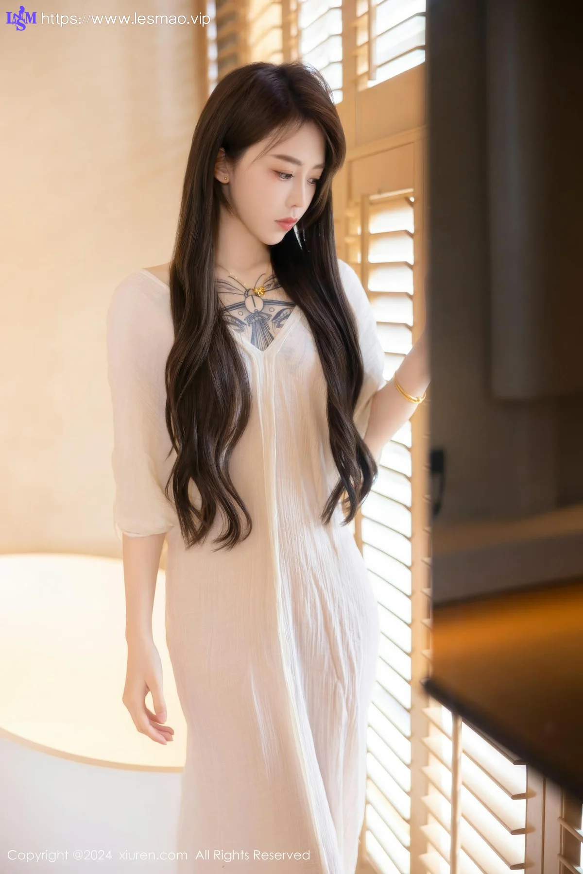 XiuRen 秀人 No.8842 夏竹 浅色连衣裙性感写真 - 11