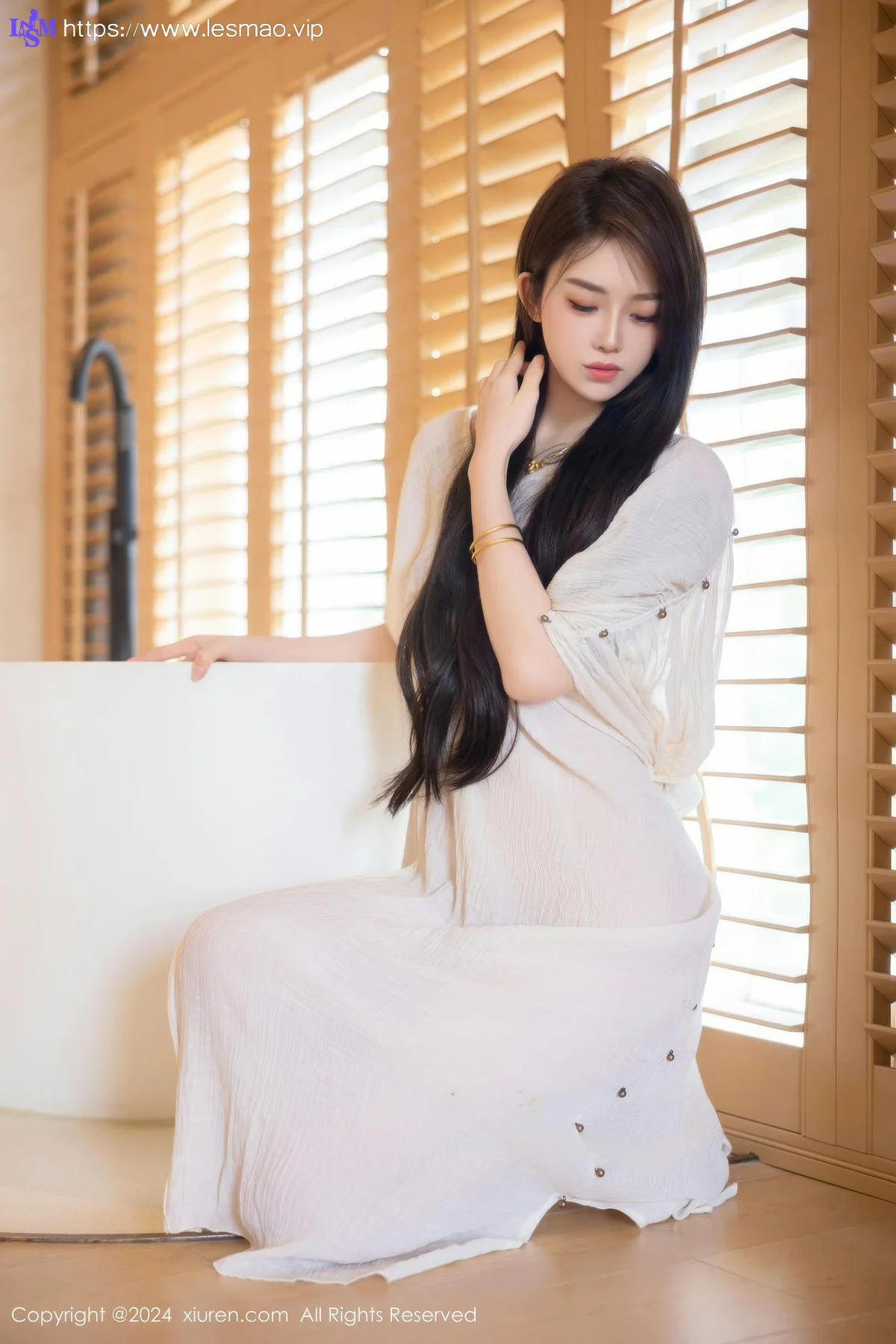 XiuRen 秀人 No.8842 夏竹 浅色连衣裙性感写真 - 14
